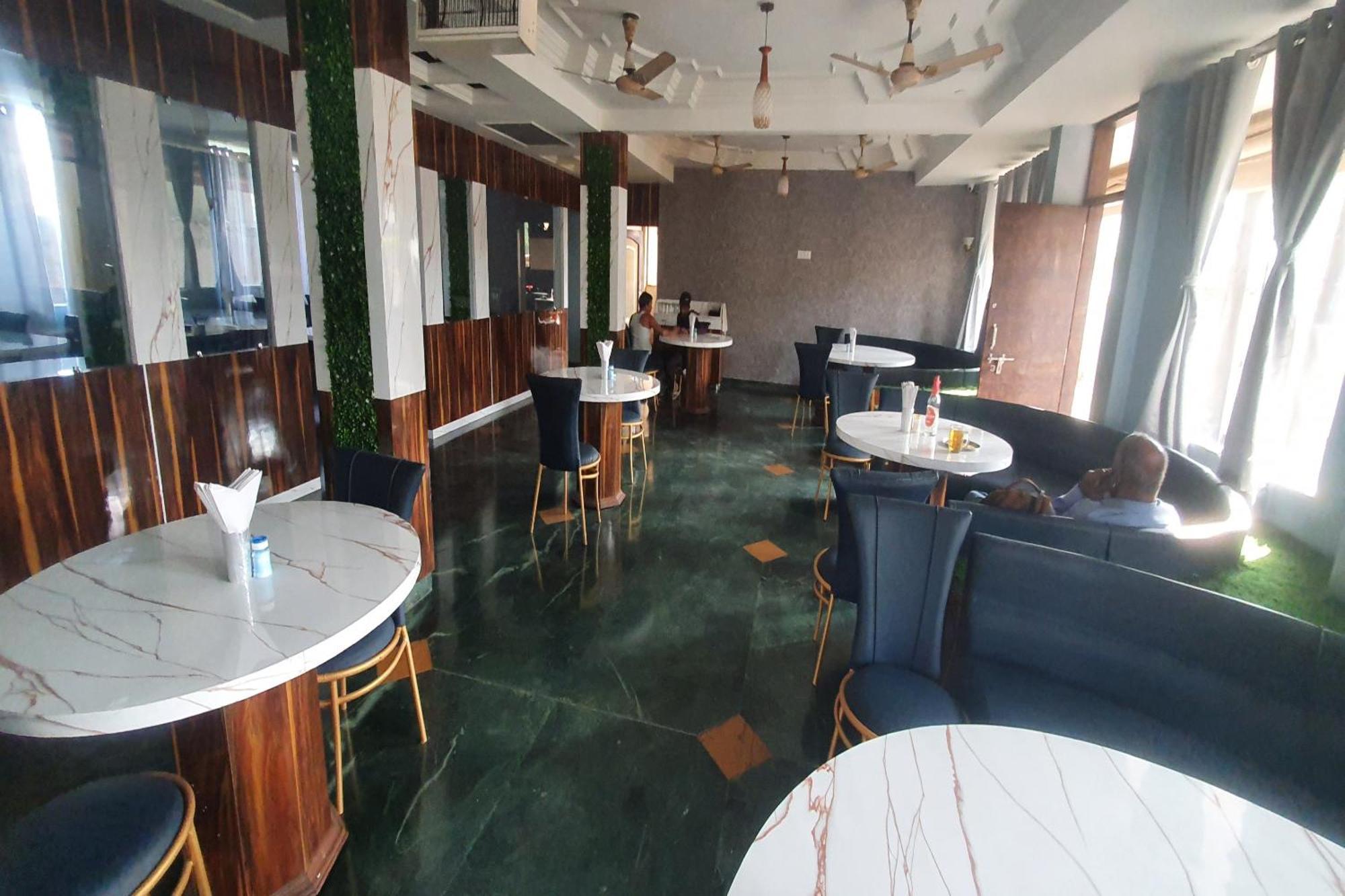 Oyo Hotel Rajshree Akolia Exterior foto